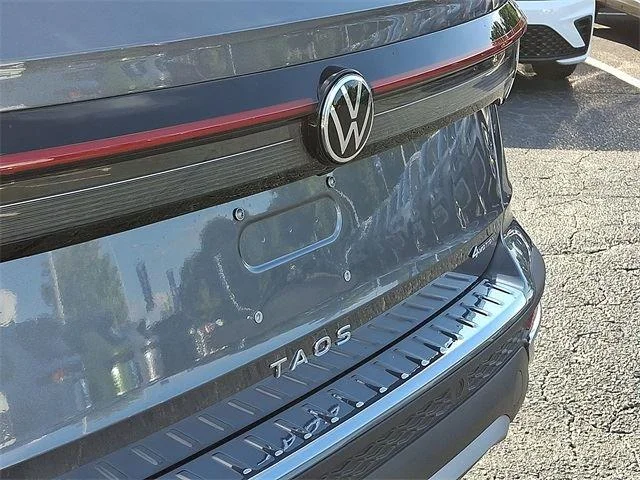 2025 Volkswagen Taos SE - Photo 22