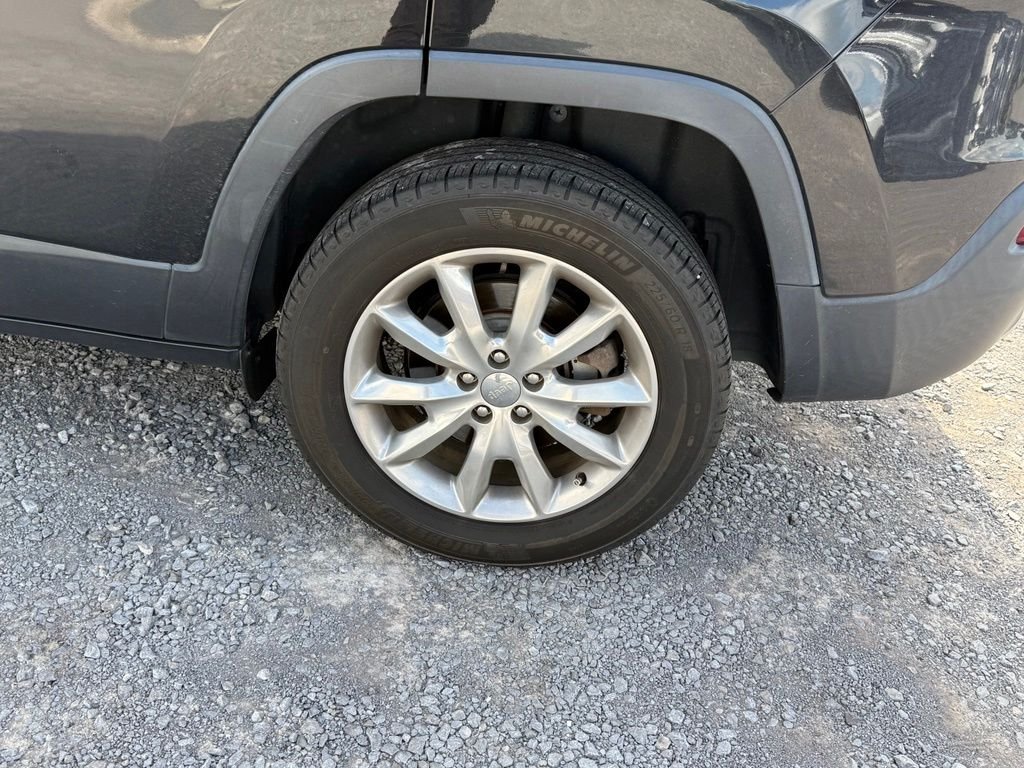 Used 2016 Black Jeep Limited image 25