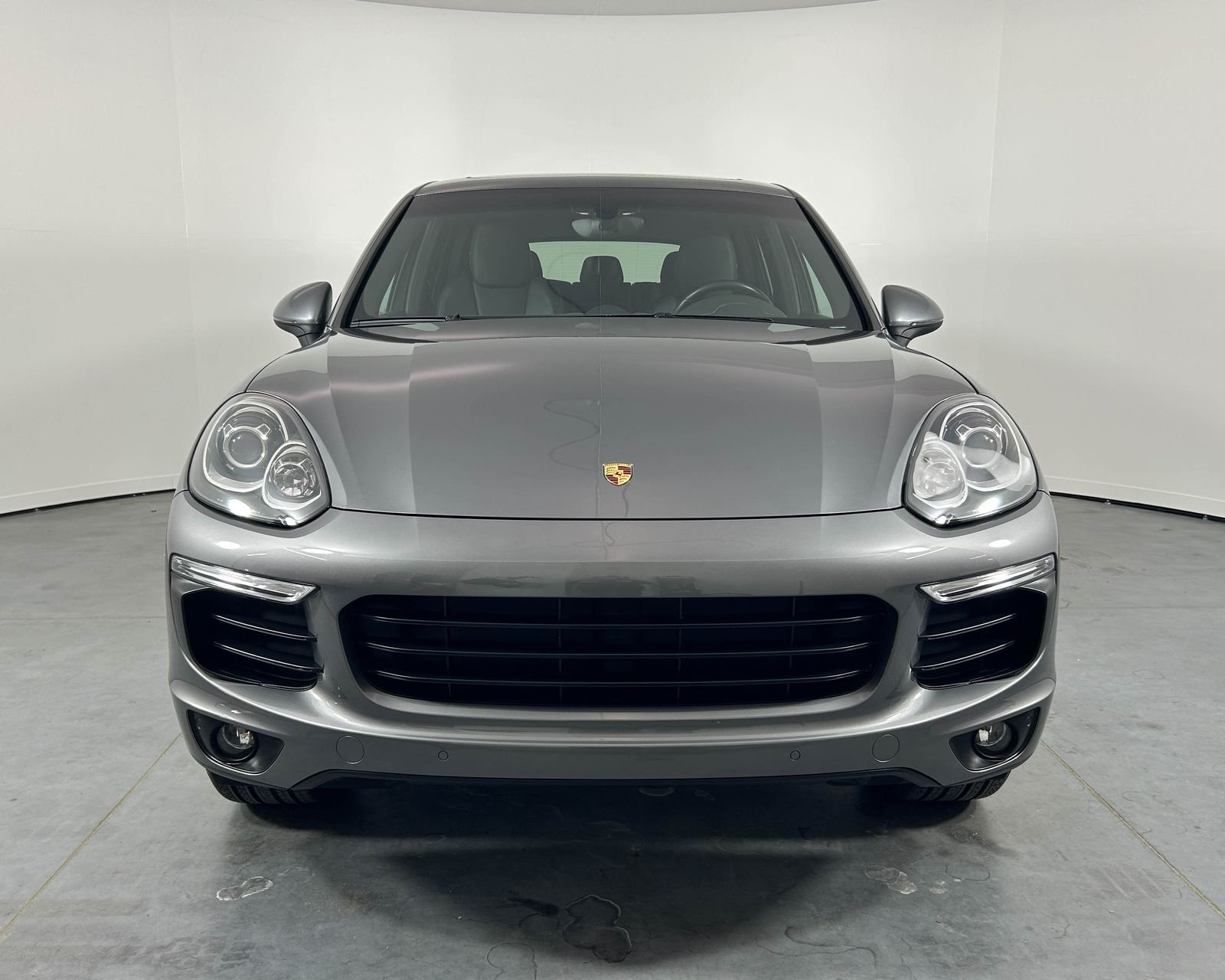 Used 2018 Gray Porsche Base image 10