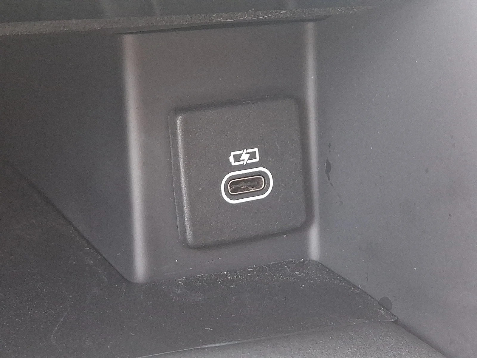 Used 2025 Fuji White   1Aa Land Rover Dynamic SE image 36