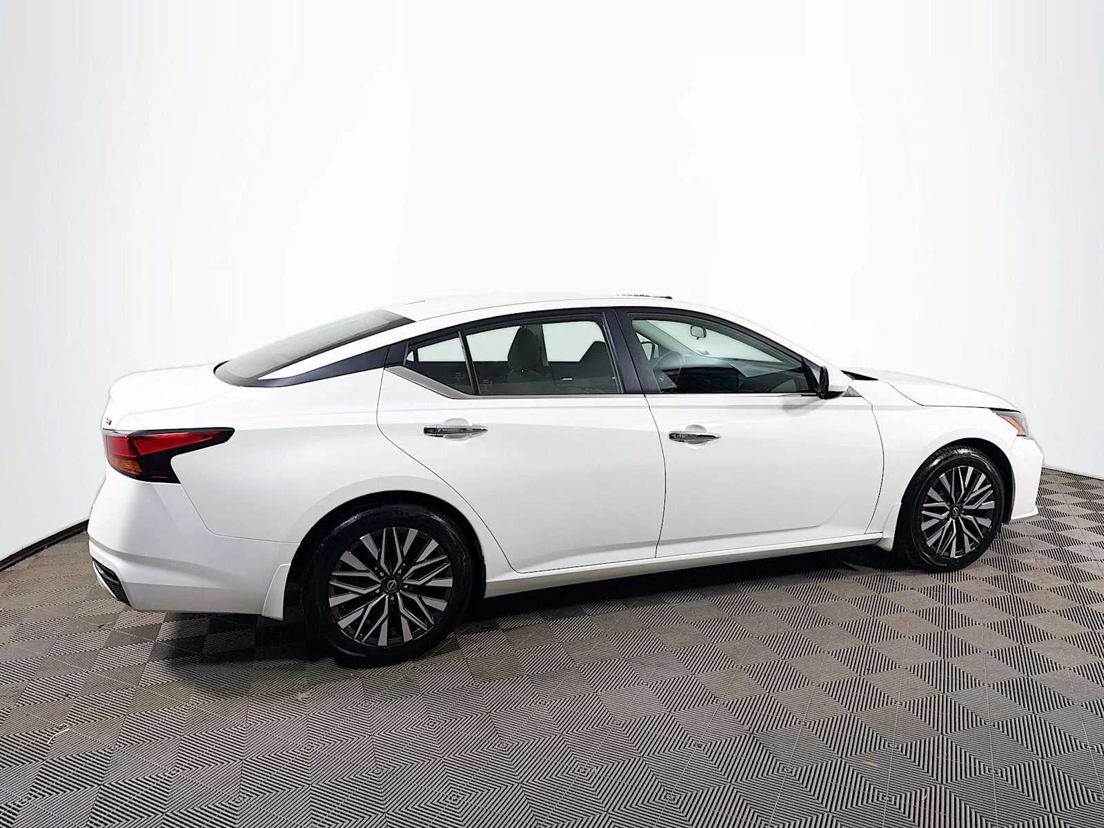 Certified Used 2023 Pearl White Tricoat Nissan 2.5 SV image 4