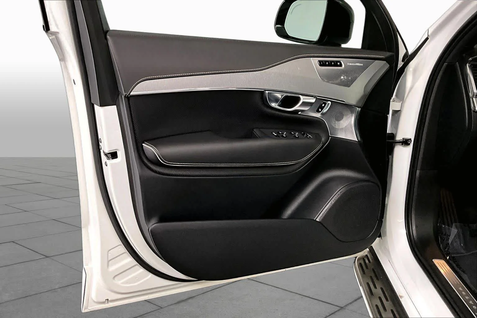 Used 2021 Crystal White Metallic Volvo R-Design image 22