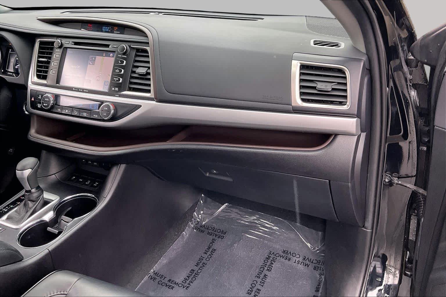 Used 2019 Midnight Black Metallic Toyota XLE image 18