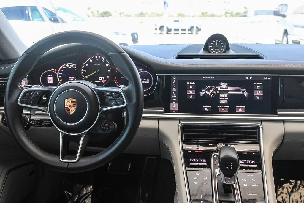 Used 2018  Porsche 4 image 13