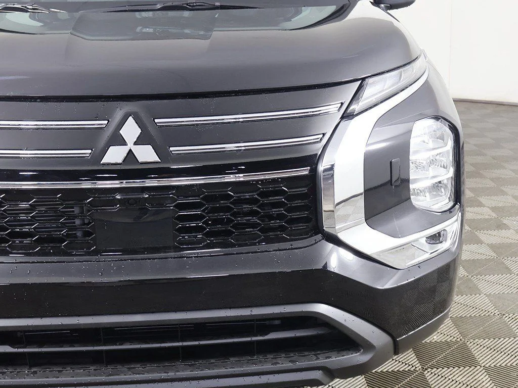 New 2026 Black Mitsubishi ES image 15