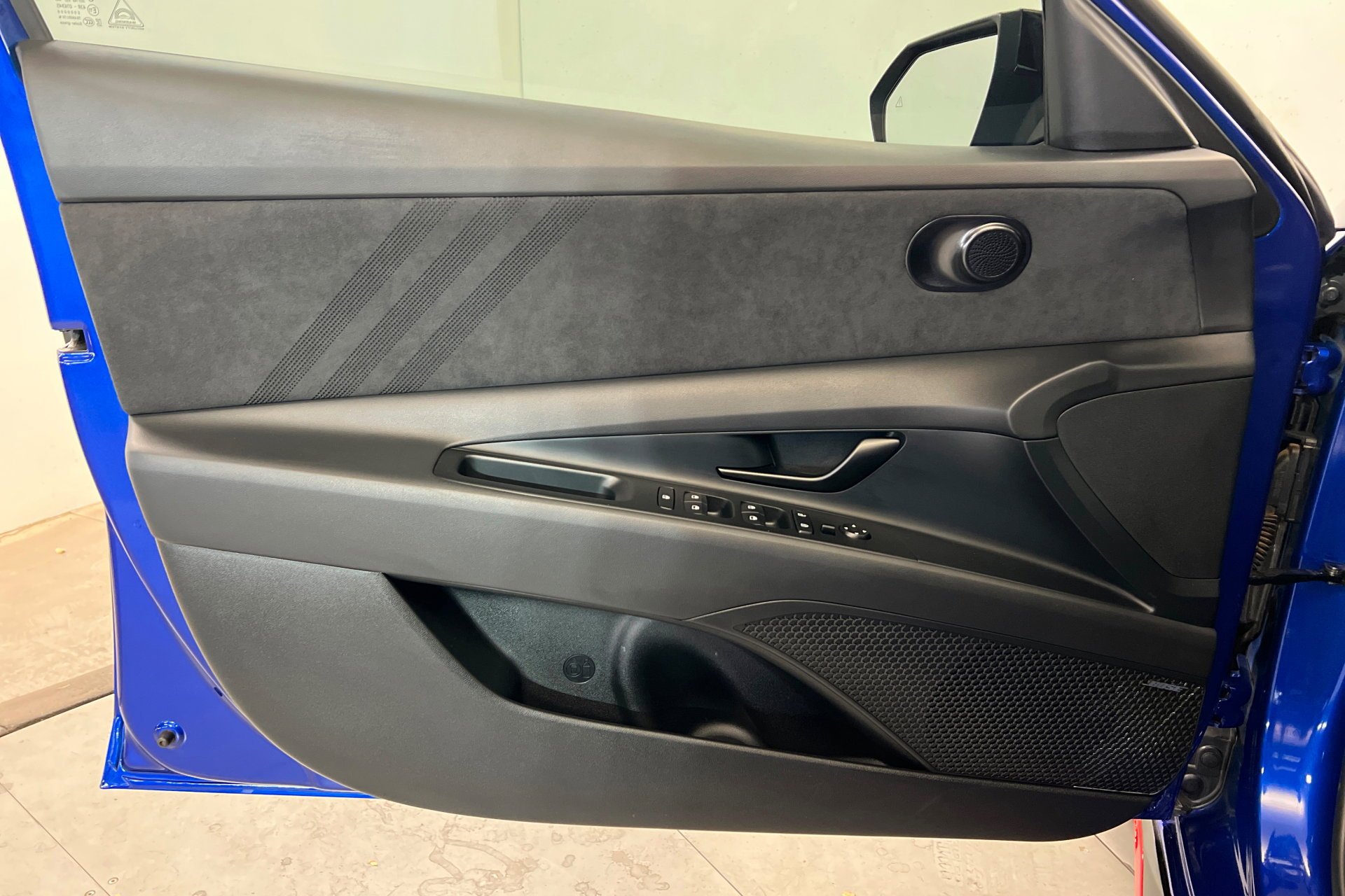 Used 2025 Intense Blue Hyundai Base image 15