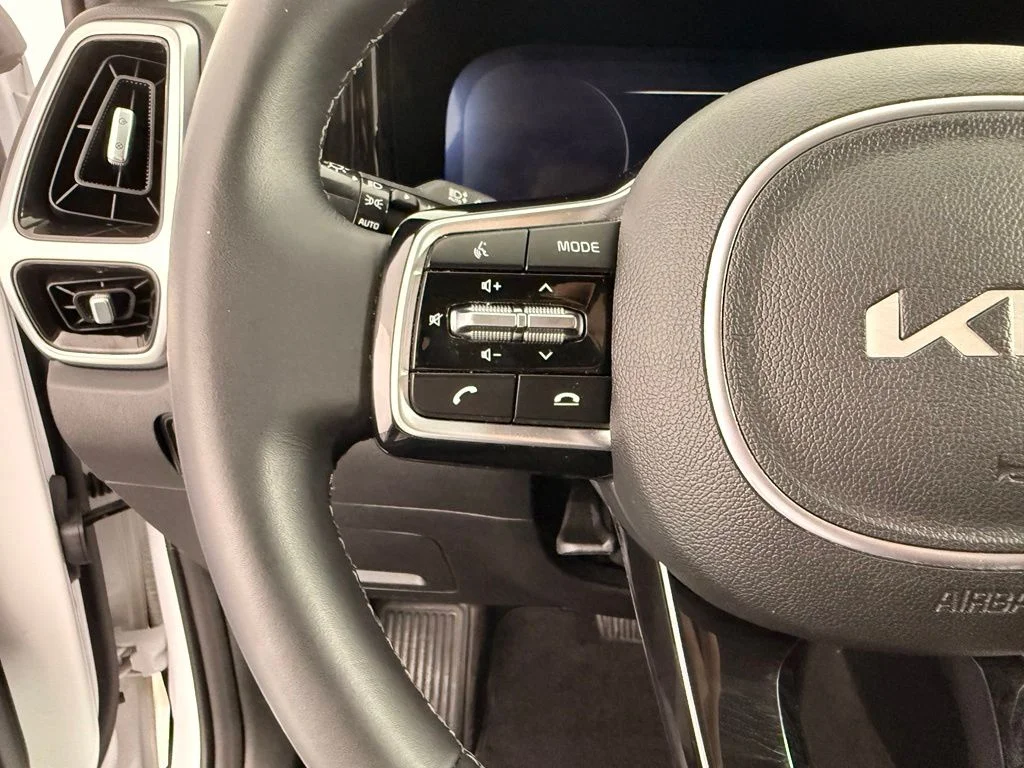Used 2023 White Kia SX image 24