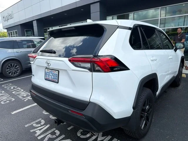 Used 2025 White Toyota LE image 5