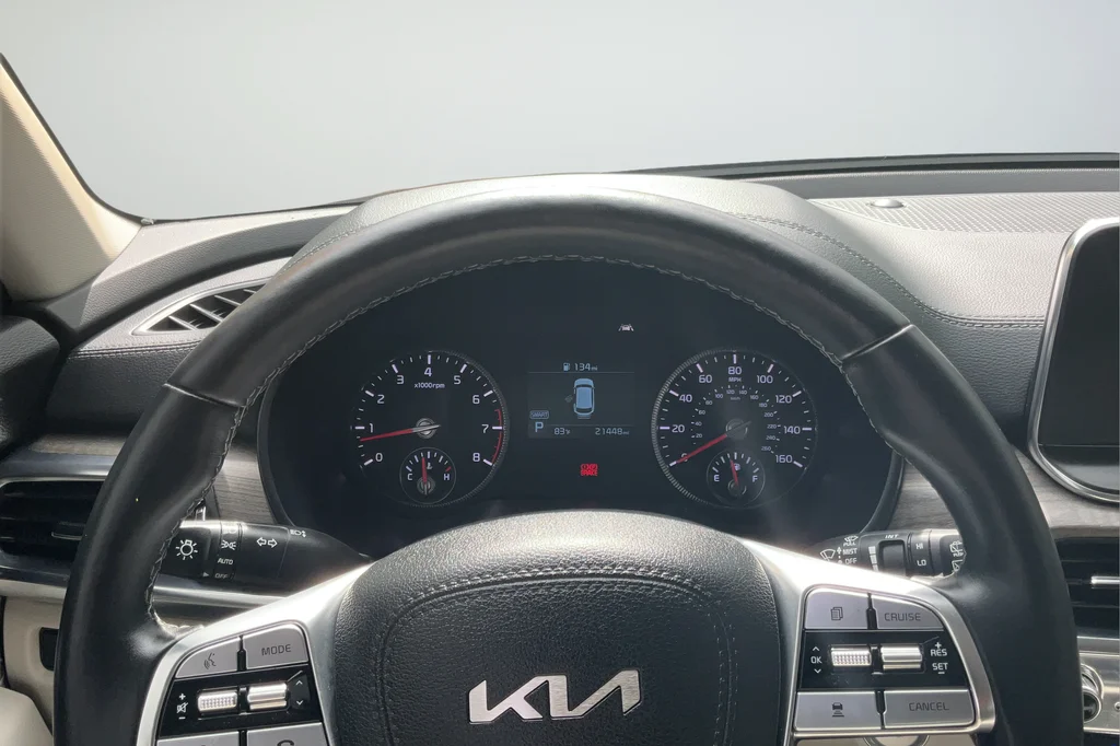 Used 2022 Black Kia EX image 14
