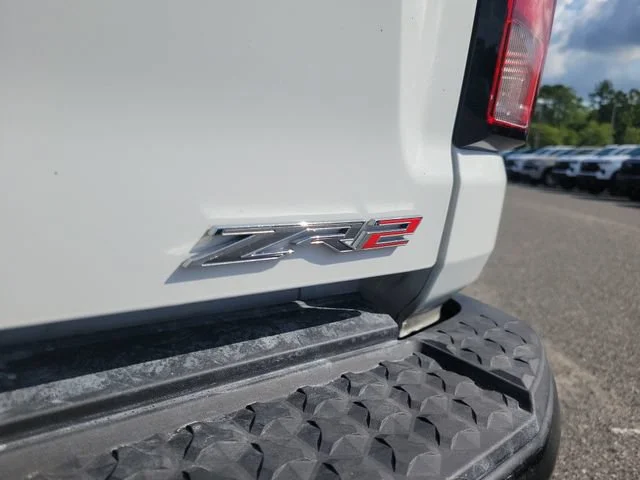 2024 Chevrolet Colorado ZR2 - Photo 11