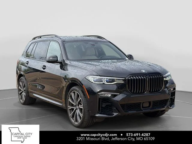 2021 BMW X7 M50i's photo