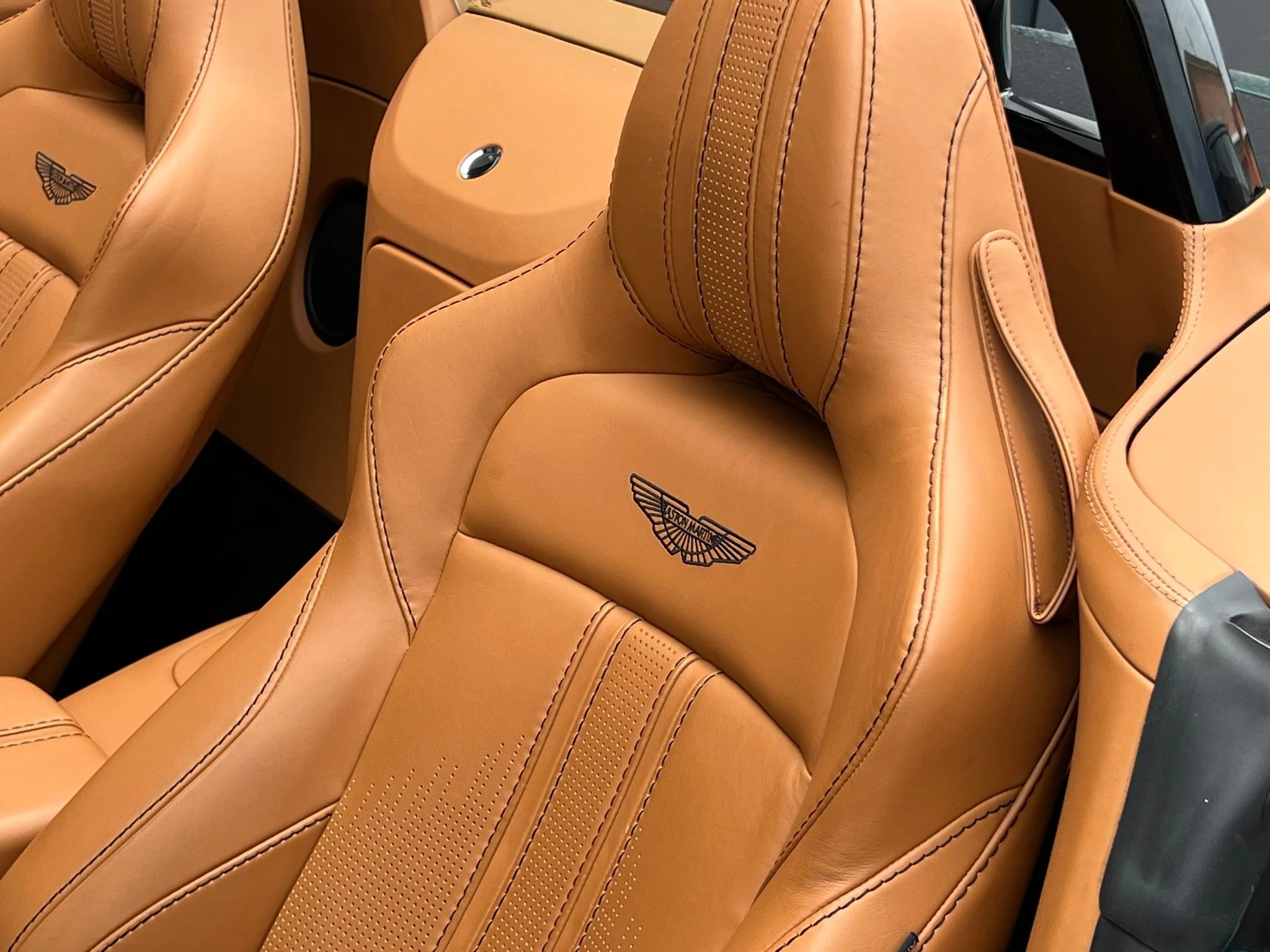 Used 2023 Green Aston Martin  image 33