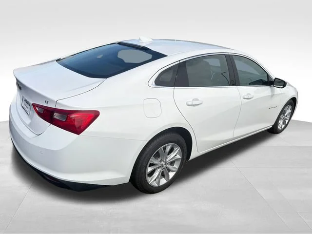 Used 2025 Summit White Chevrolet 1LT image 6