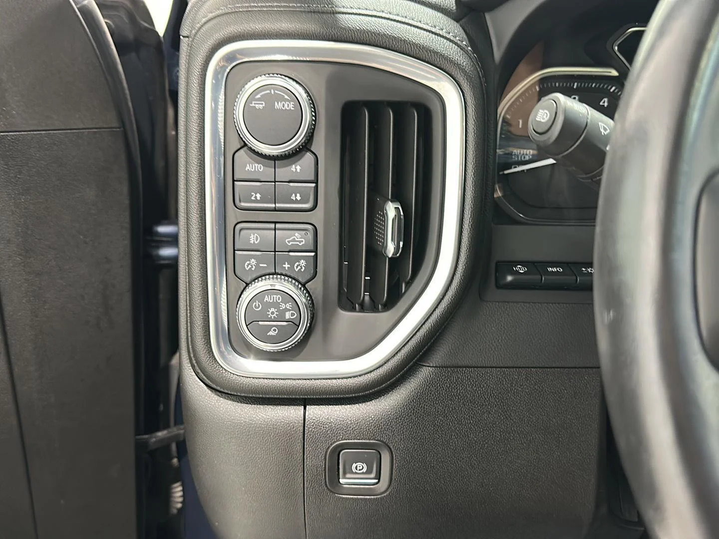 Used 2021 Pacific Blue Metallic GMC Denali image 17