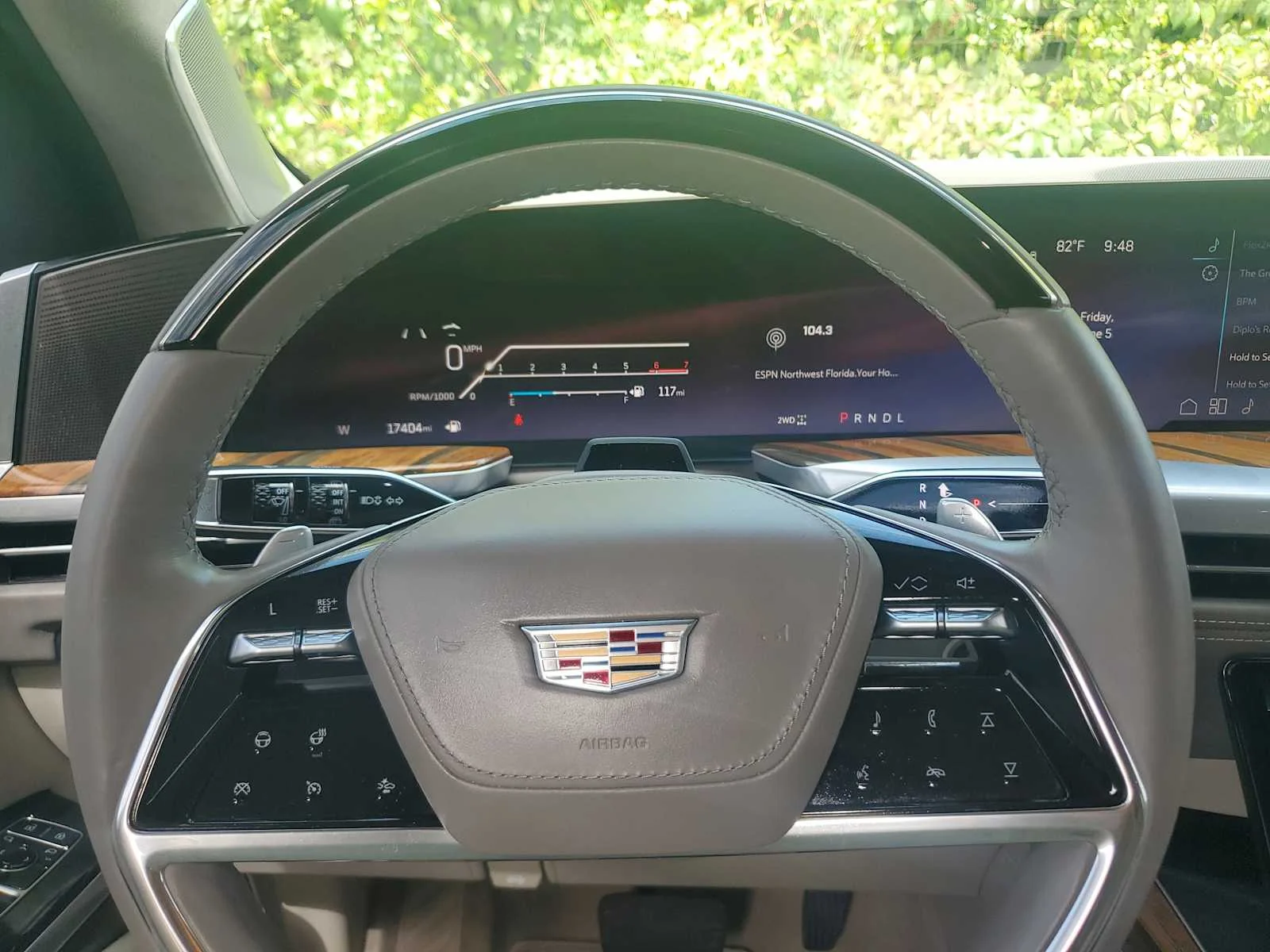 Used 2025 Crystal White Tricoat Cadillac Sport Platinum image 19