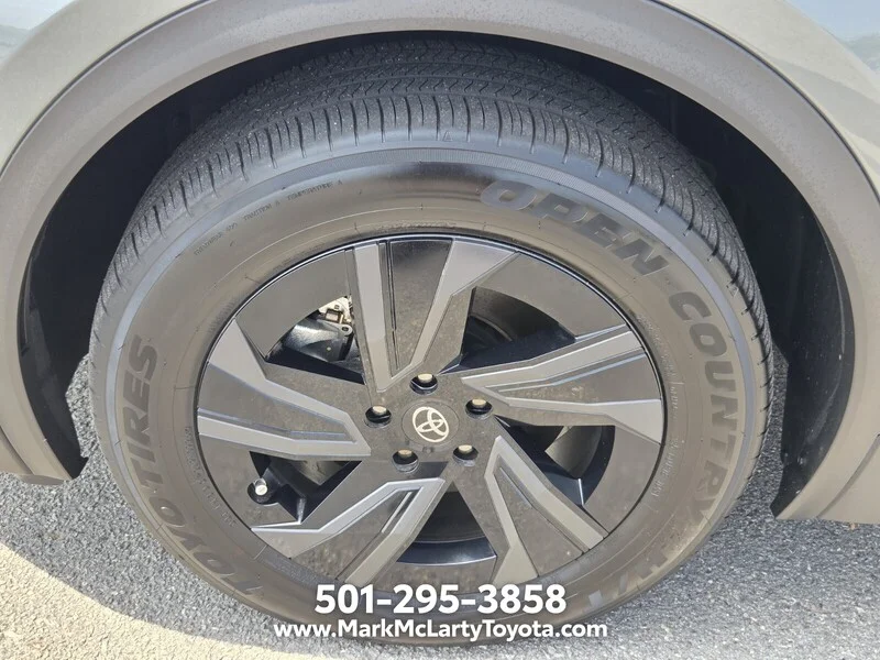 Used 2026 Overcast TOYOTA SE AWD image 16