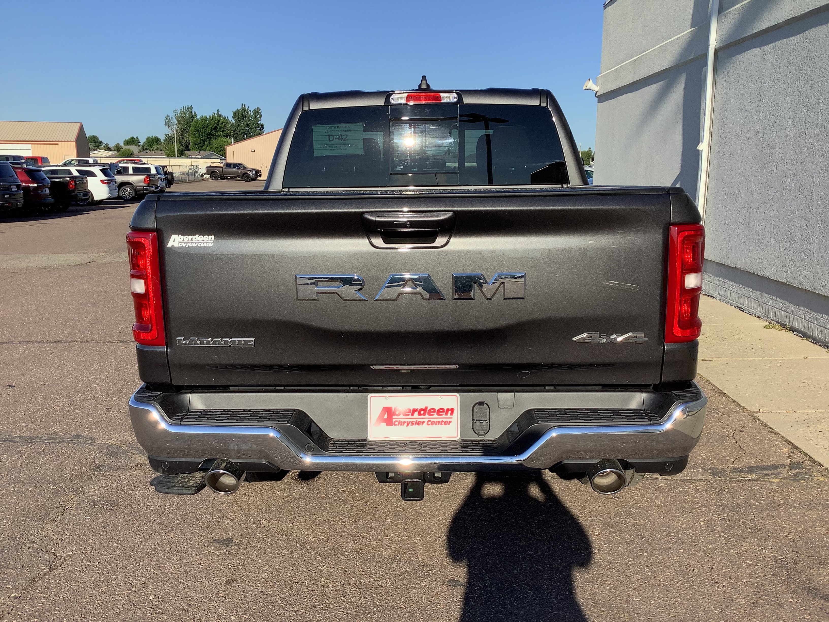 New 2026 Granite Crystal Metallic Clear-Coat Exterior Paint RAM Laramie image 9