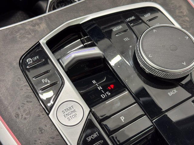 Used 2023 Mineral White Metallic BMW xDrive40i image 29