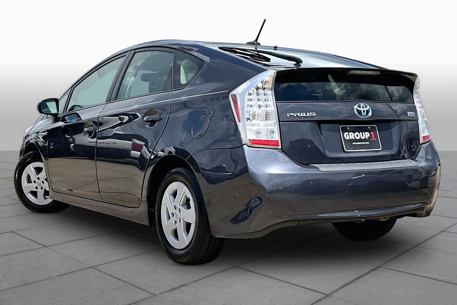 Used 2011 Winter Gray Metallic Toyota III image 11