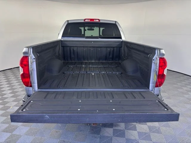 Used 2015 Silver Toyota SR5 image 32
