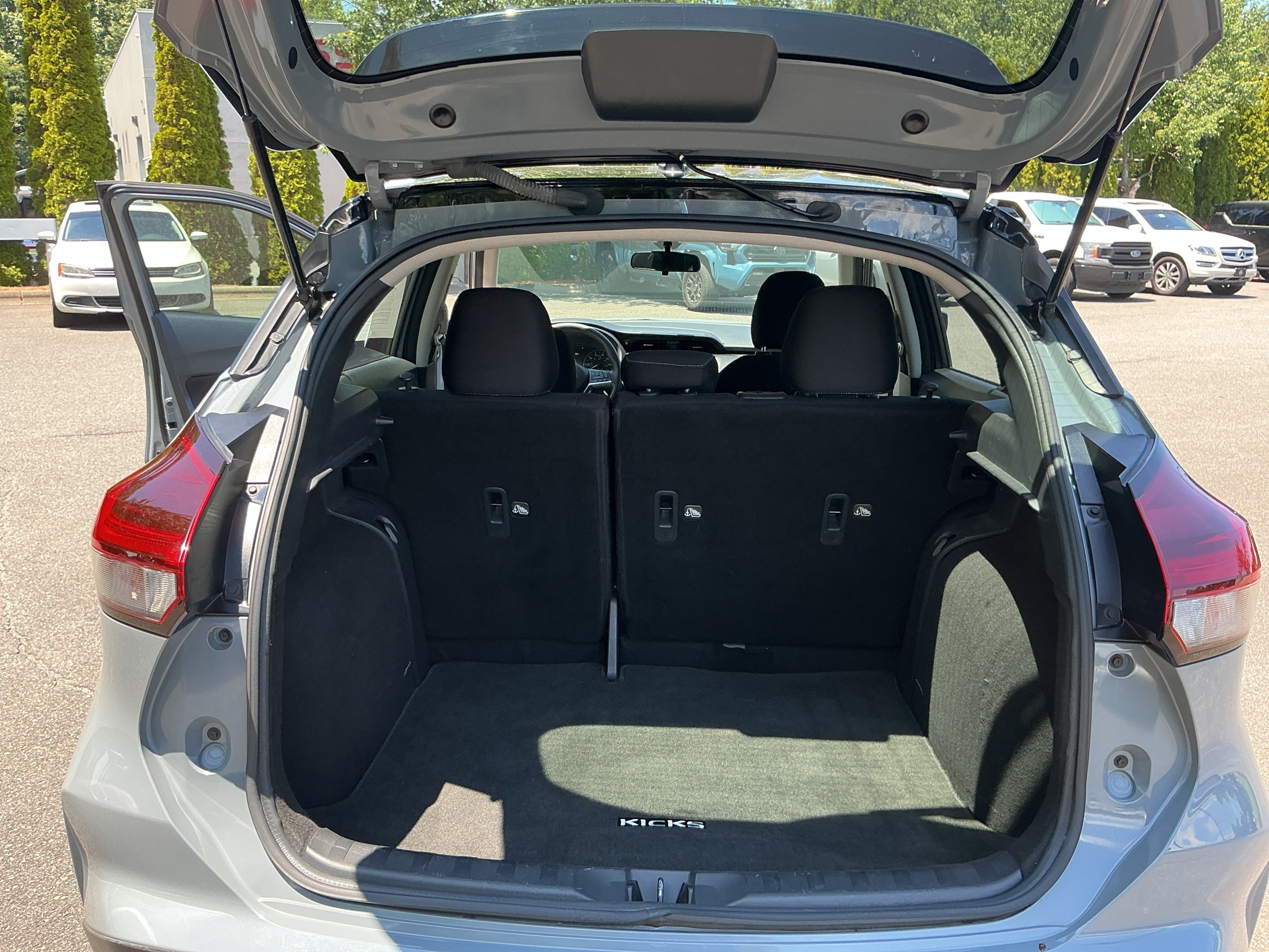 Used 2022 Gray/Super Black Nissan SV image 23