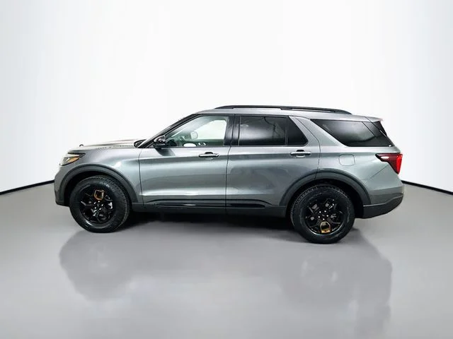New 2026 Carbonized Gray Metallic Ford Tremor® image 4