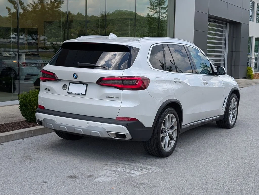 Used 2023 White BMW xDrive40i image 7