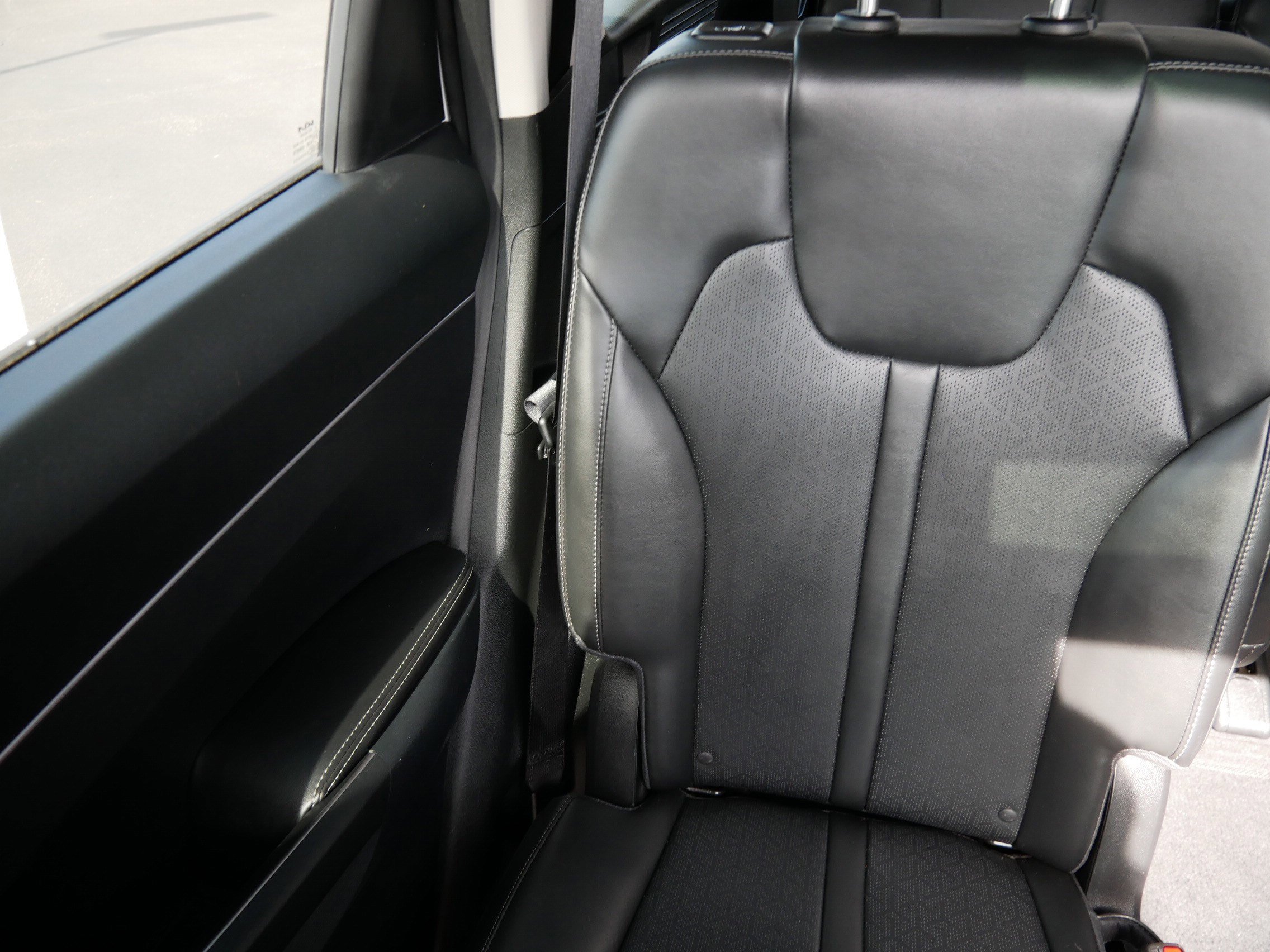 Used 2023 Glacial White Pearl Kia X-Line EX image 12