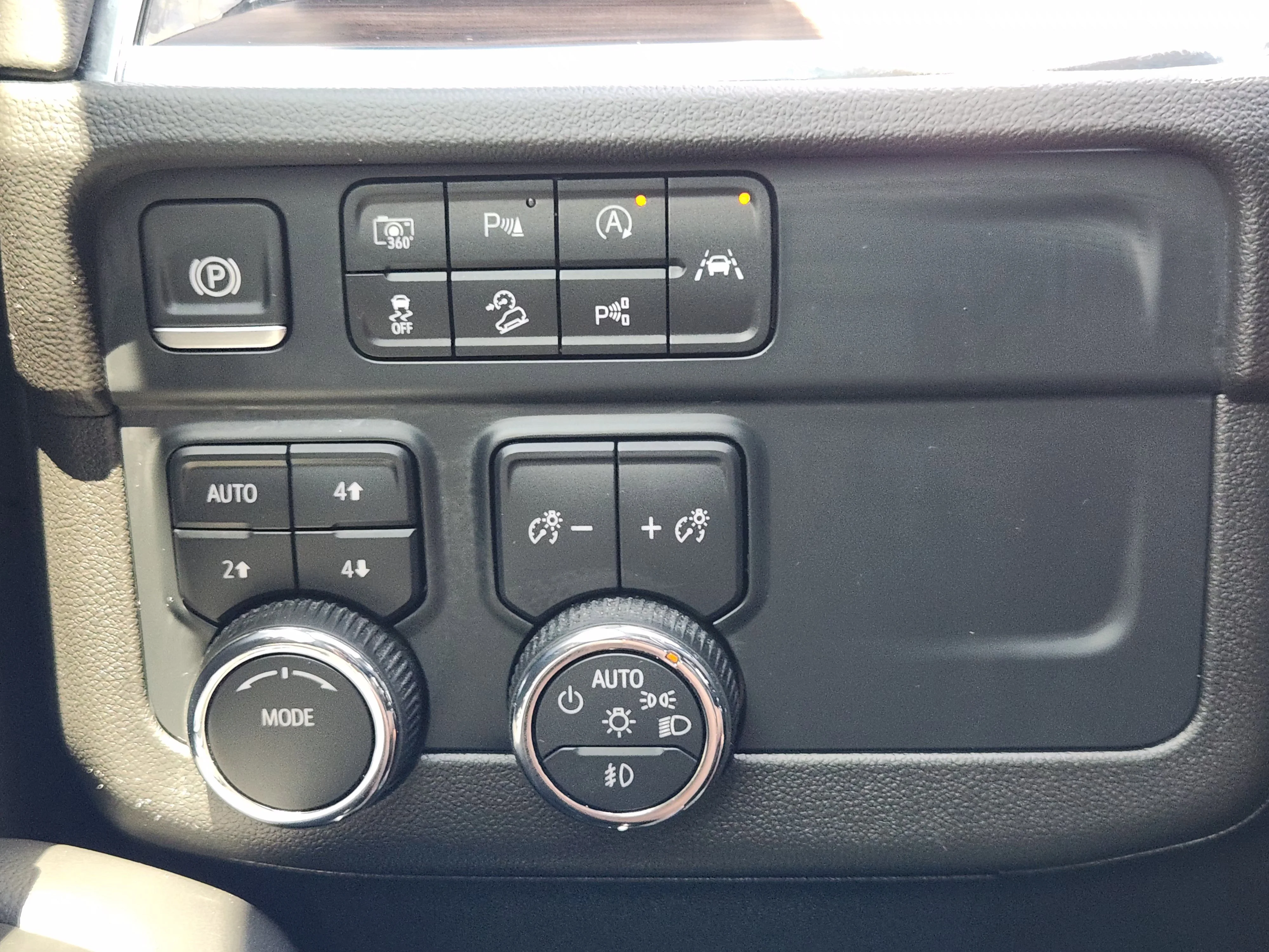 Used 2025 Iridescent Pearl Tricoat Chevrolet Z71 image 22