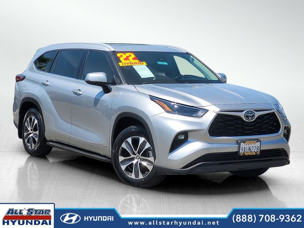 Used 2022 Silver Toyota XLE image 1