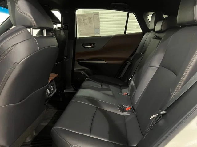 Used 2022 White Toyota XLE image 20