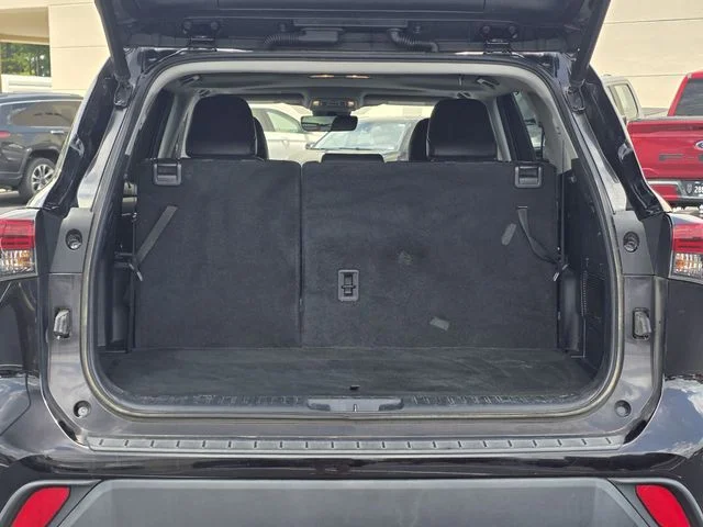 Used 2022 Black Toyota XLE image 29