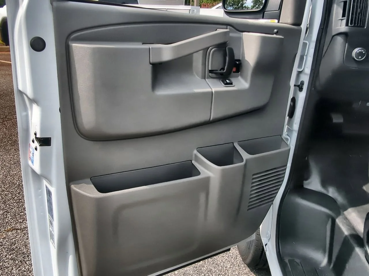 New 2025 Summit White GMC Work Van image 19