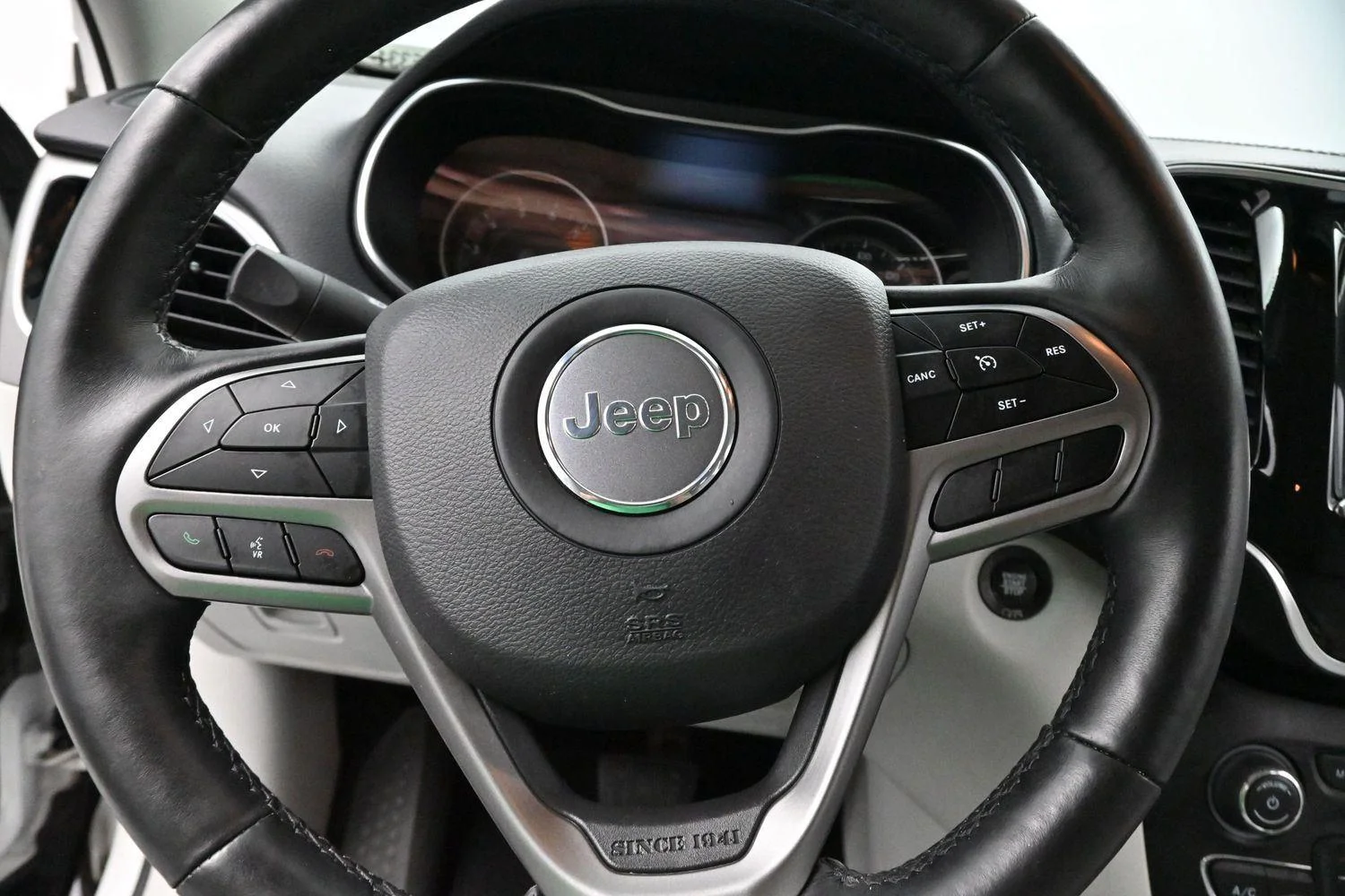 Used 2019 Bright White Clearcoat Jeep Limited image 16