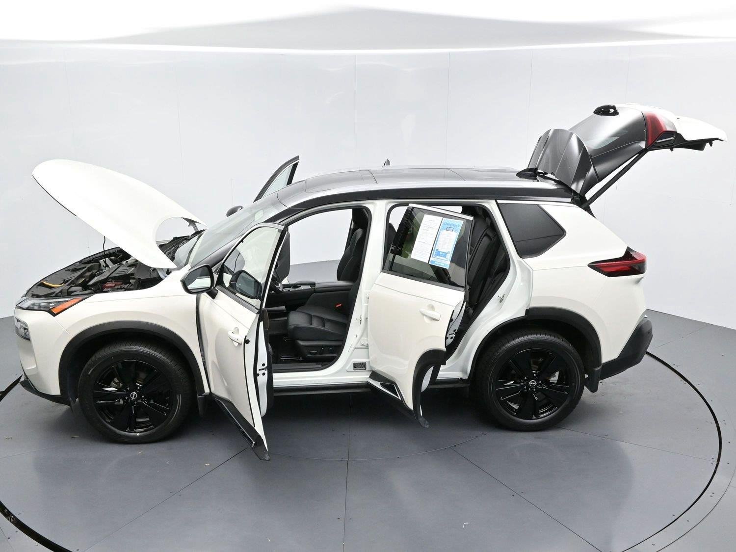 Used 2023 Pearl White Tricoat/Super Black Nissan SL image 41