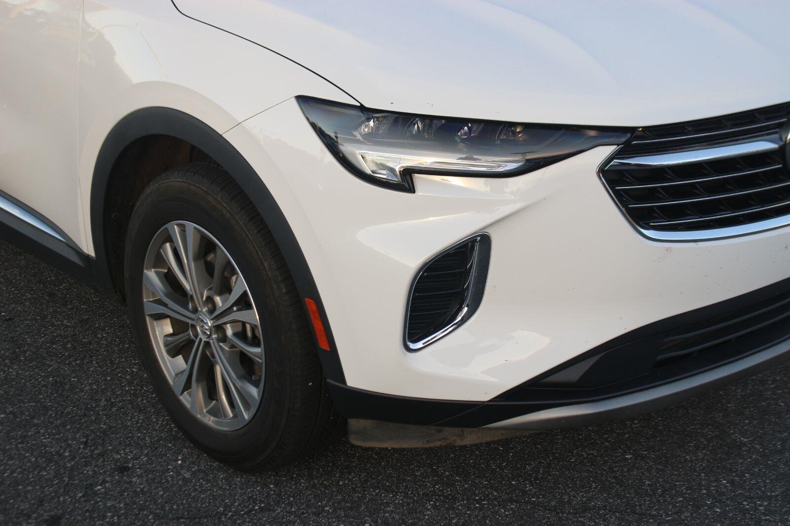 Used 2022 SUMMIT WHITE Buick Preferred image 9