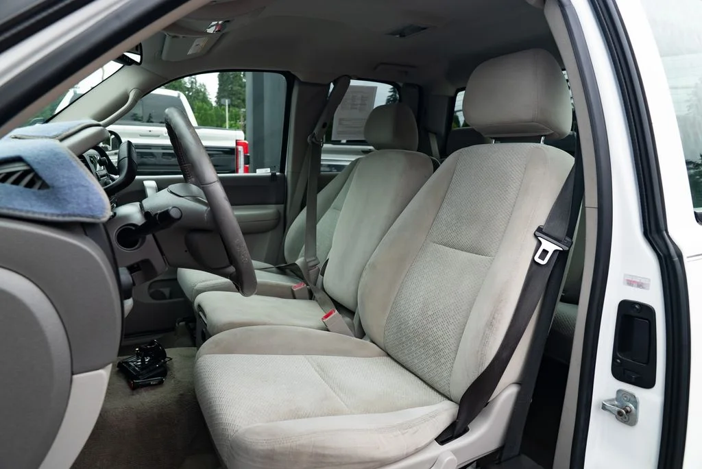 Used 2008 White GMC SLE1 image 15