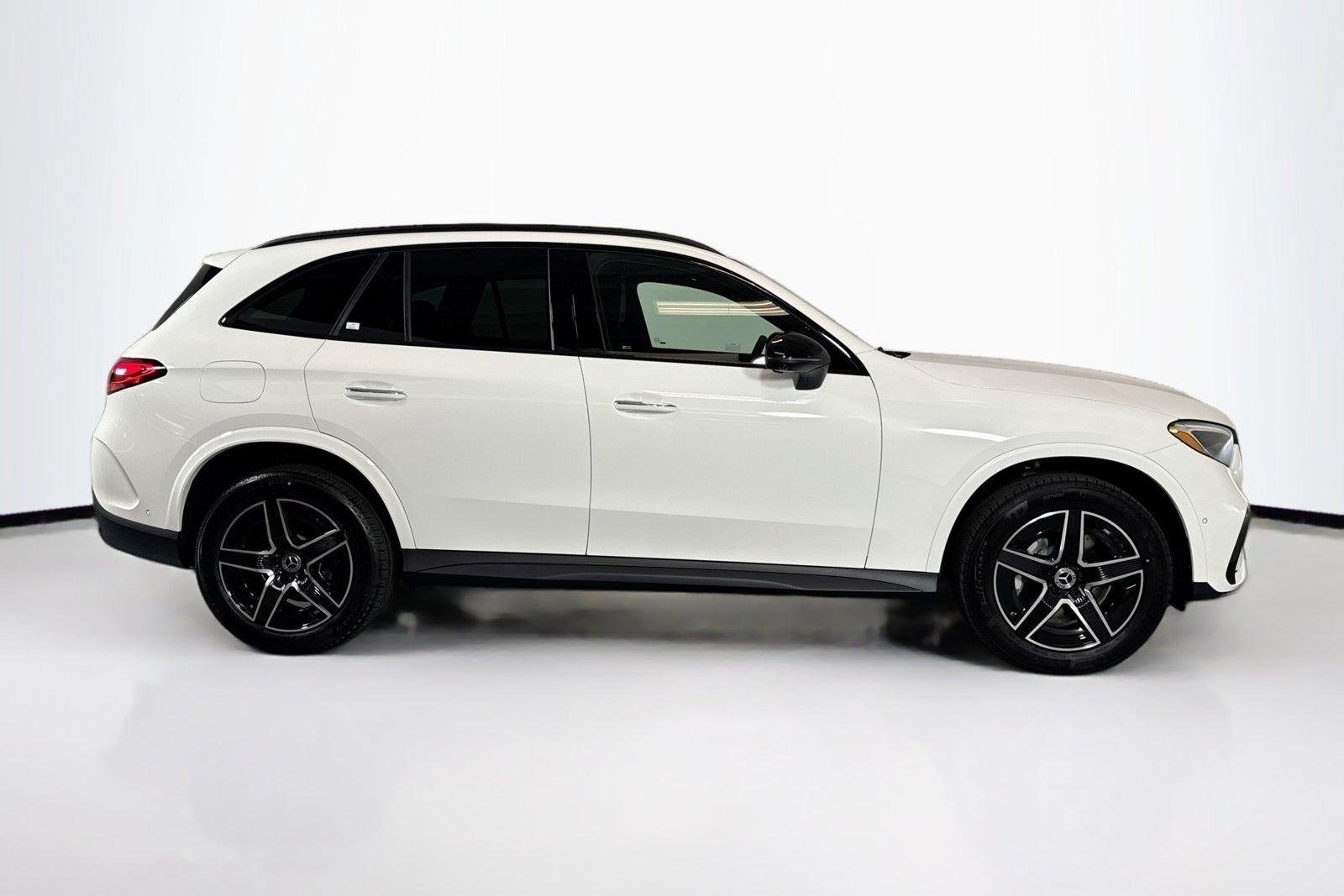 New 2026 Polar White Mercedes-Benz GLC 300 image 4