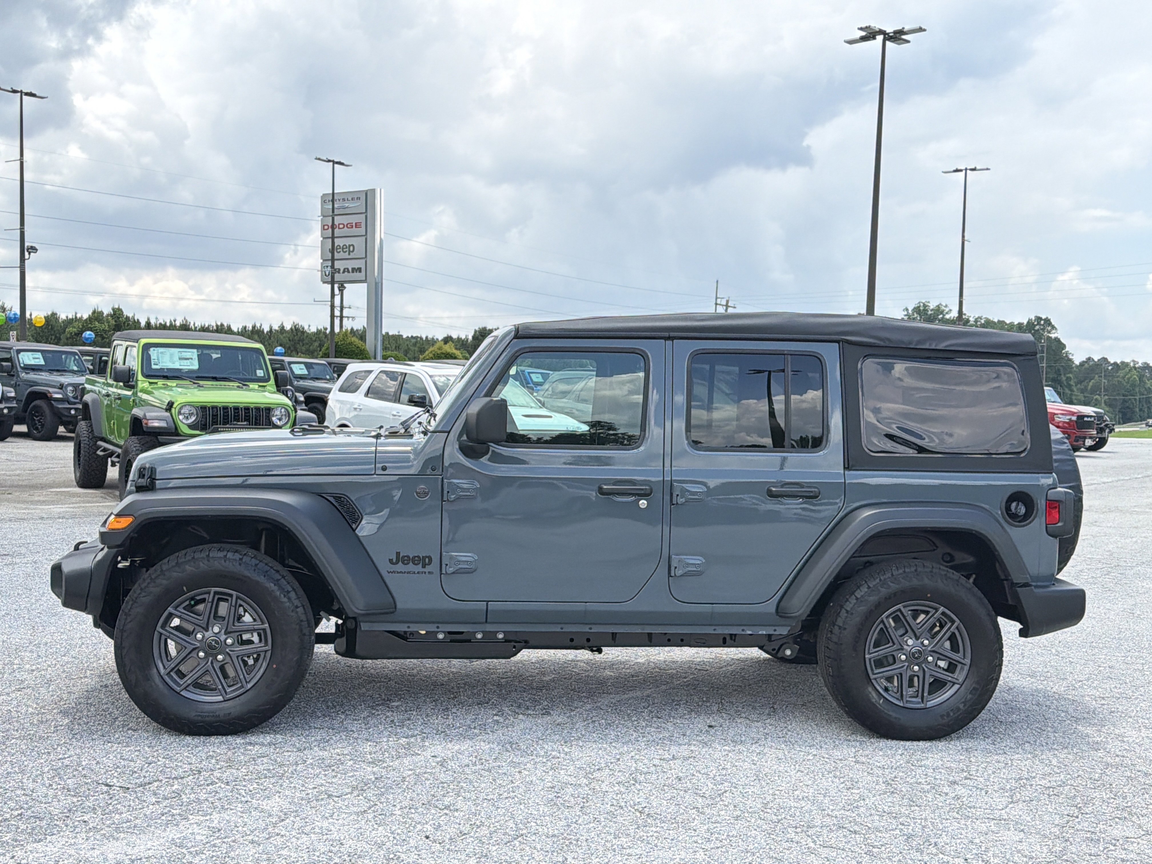 New 2026 Anvil Clear-Coat Exterior Paint Jeep Sport S image 5