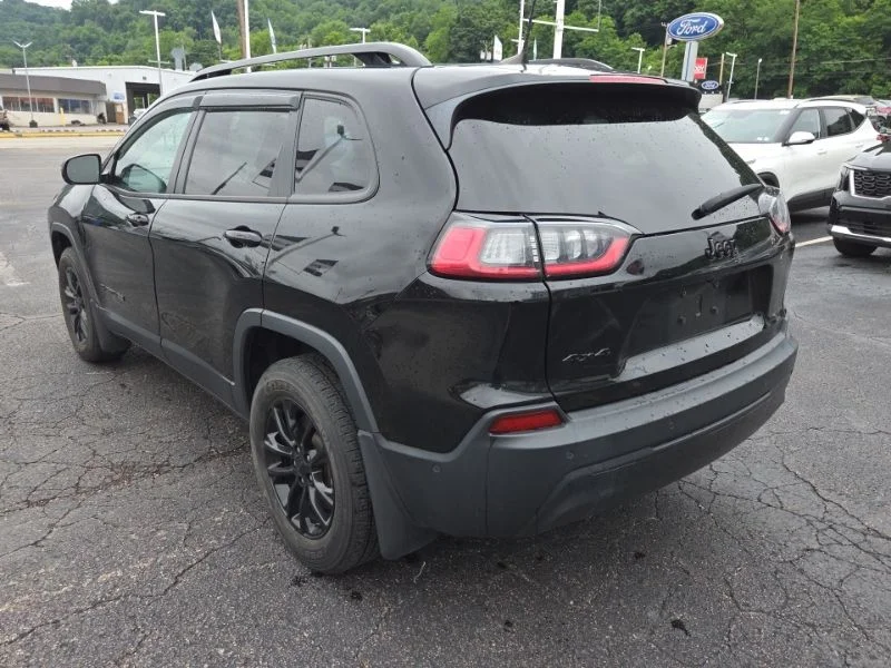 Used 2023 Black Jeep Altitude image 5