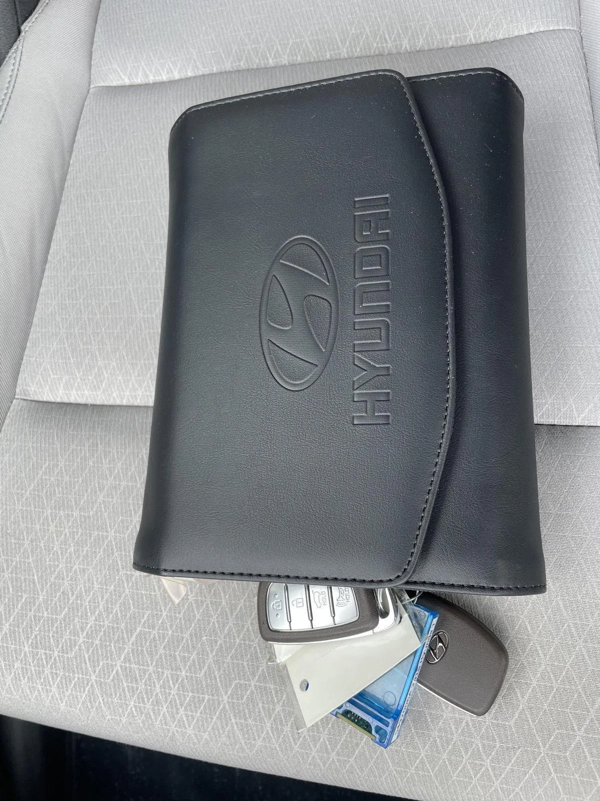Used 2018 Dazzling White Hyundai Value image 21