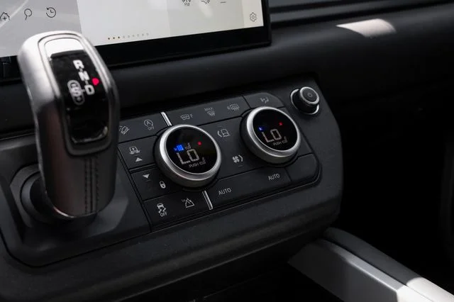 2025 Land Rover Defender V8 - Photo 34