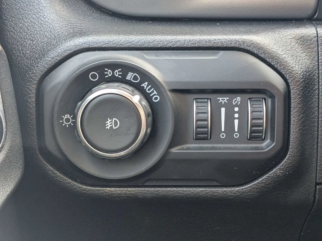 Used 2021 Black Jeep Sport S image 20