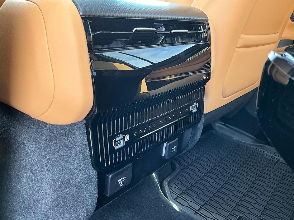 New 2026 High Gloss Black Jeep Summit Reserve image 39