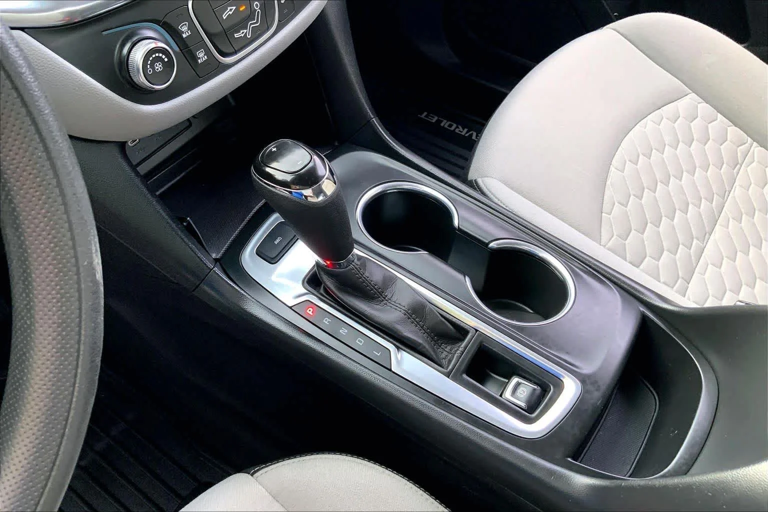 Used 2020 Summit White Chevrolet LS image 17