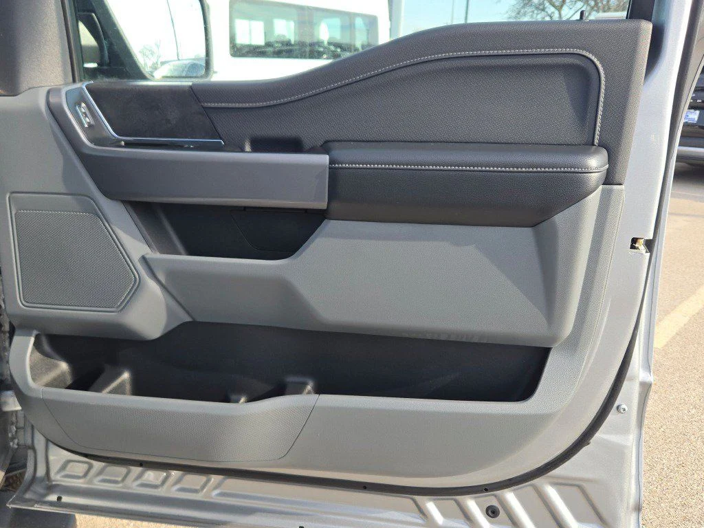 Certified Used 2025 Iconic Silver Metallic Ford XLT image 8