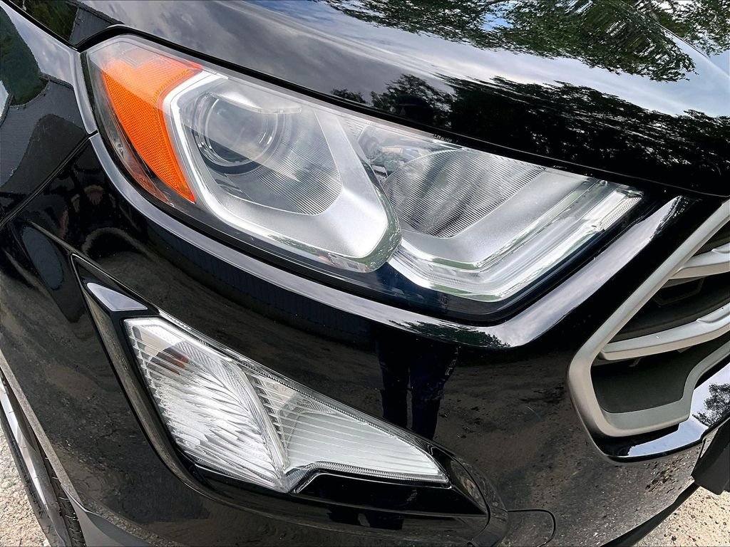 Used 2019 Shadow Black Ford SE image 32