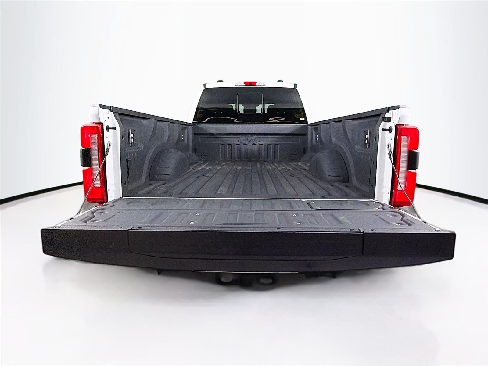 Used 2024 Oxford White Ford King Ranch image 27