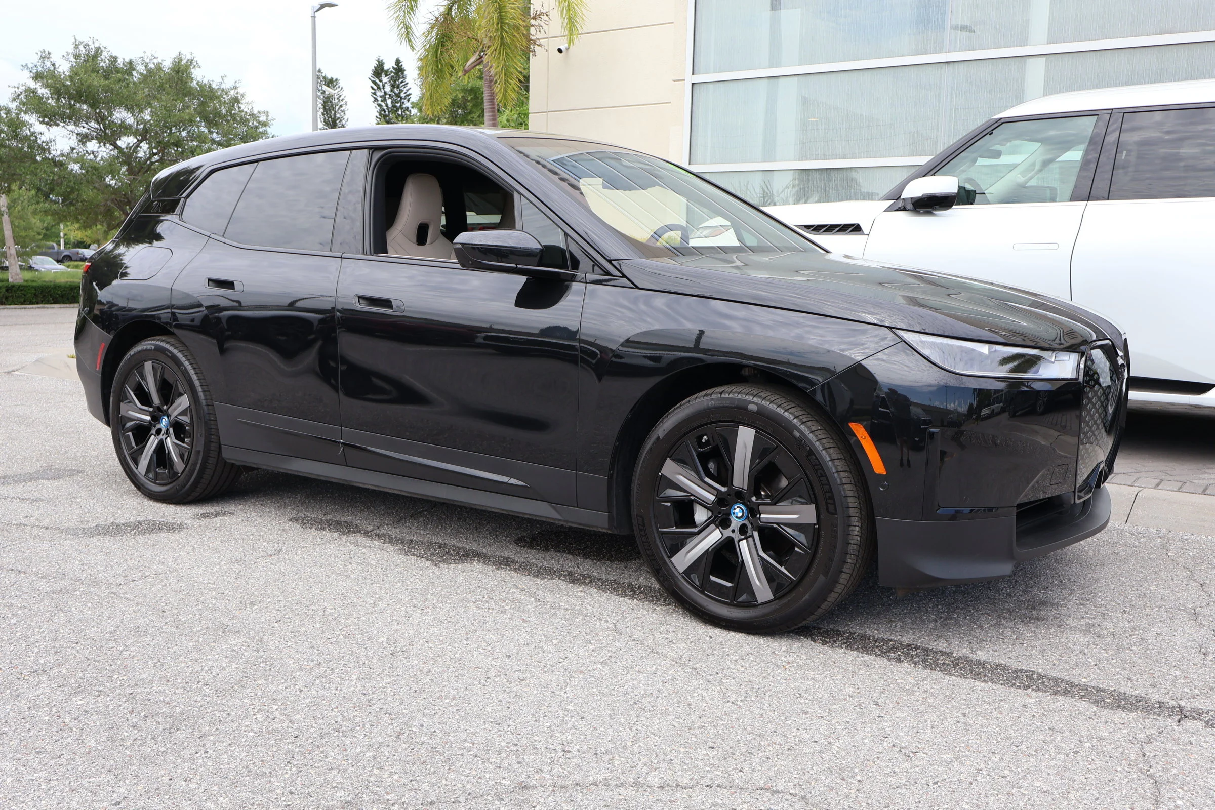 2025 BMW iX 50 - Photo 12