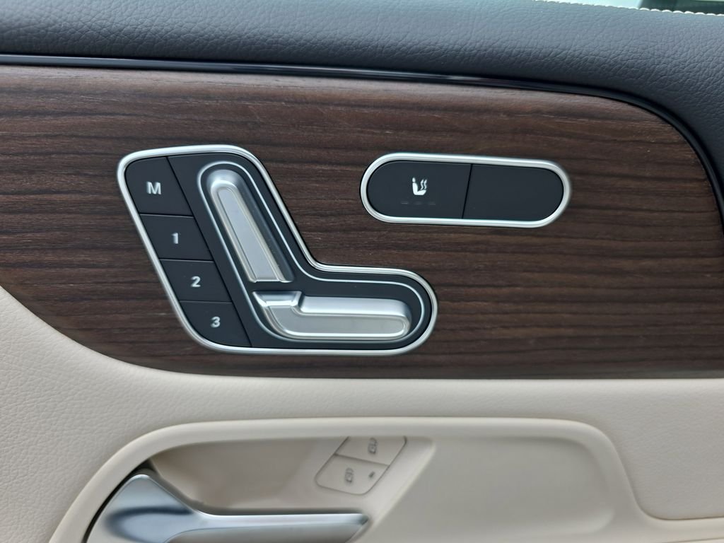 New 2026 White Mercedes-Benz GLB 250 image 11